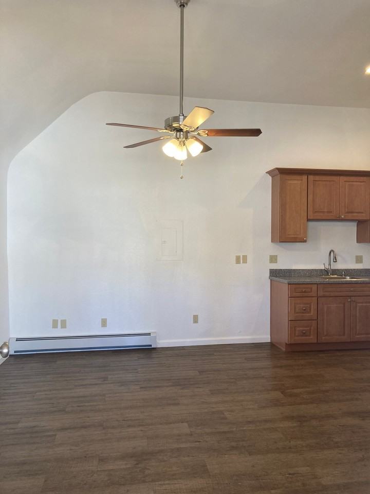 210 Nw 5th St #5 - Photo 2 of 4