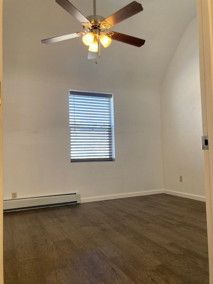 210 Nw 5th St #5 - Photo 3 of 4