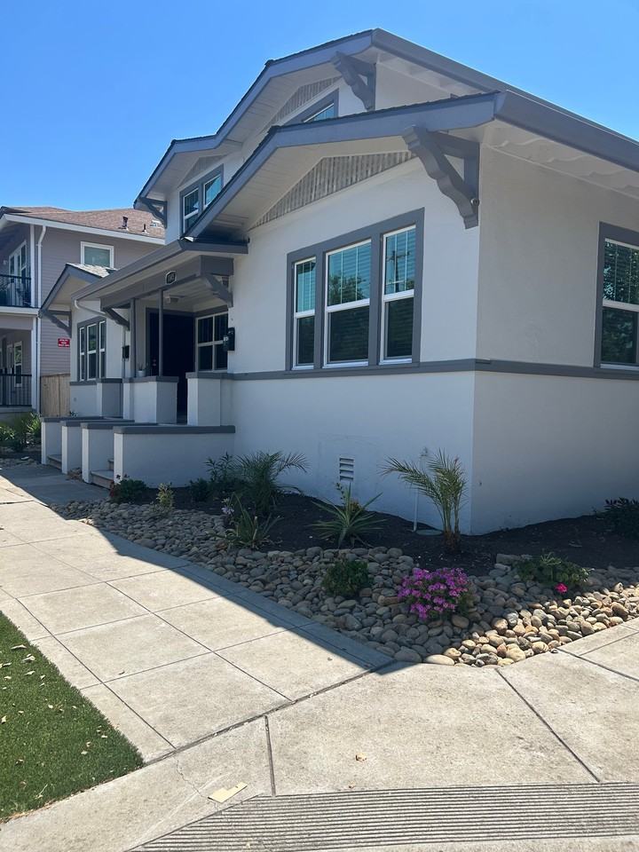 1845 N Center St - Photo 4 of 10