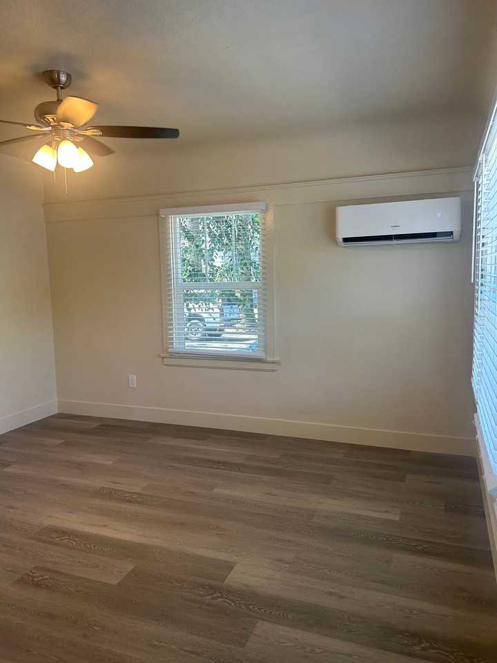 1845 N Center St - Photo 6 of 10