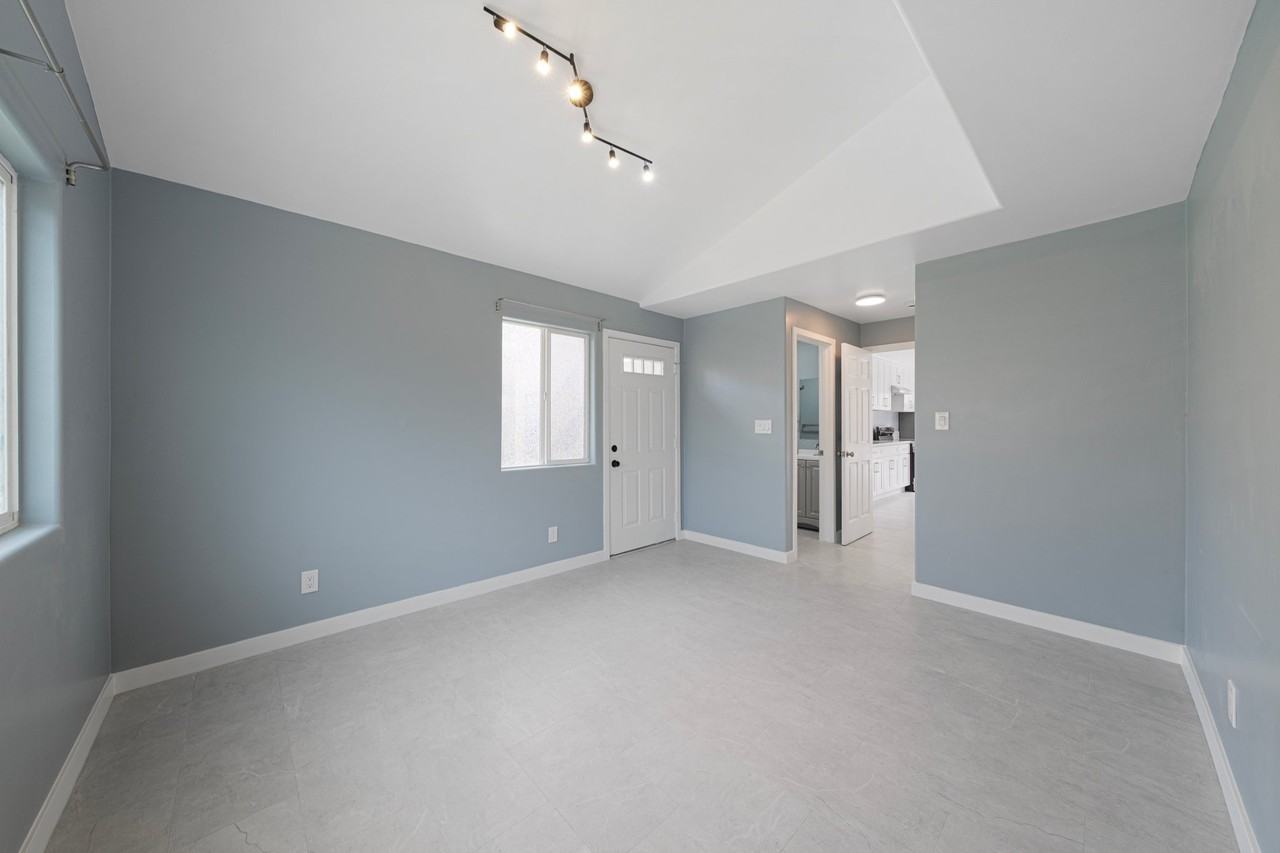 808 Saint Louis Ave - Photo 6 of 17