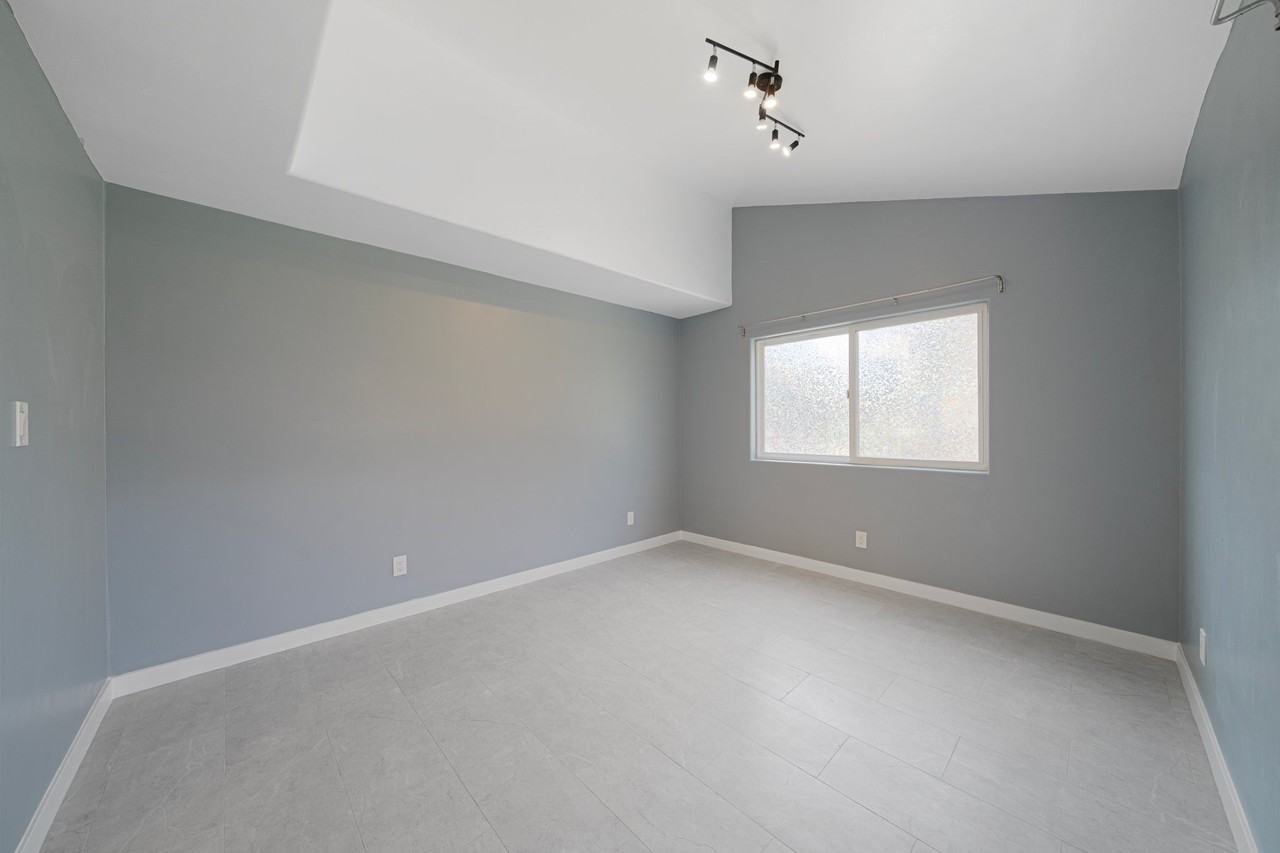 808 Saint Louis Ave - Photo 7 of 17