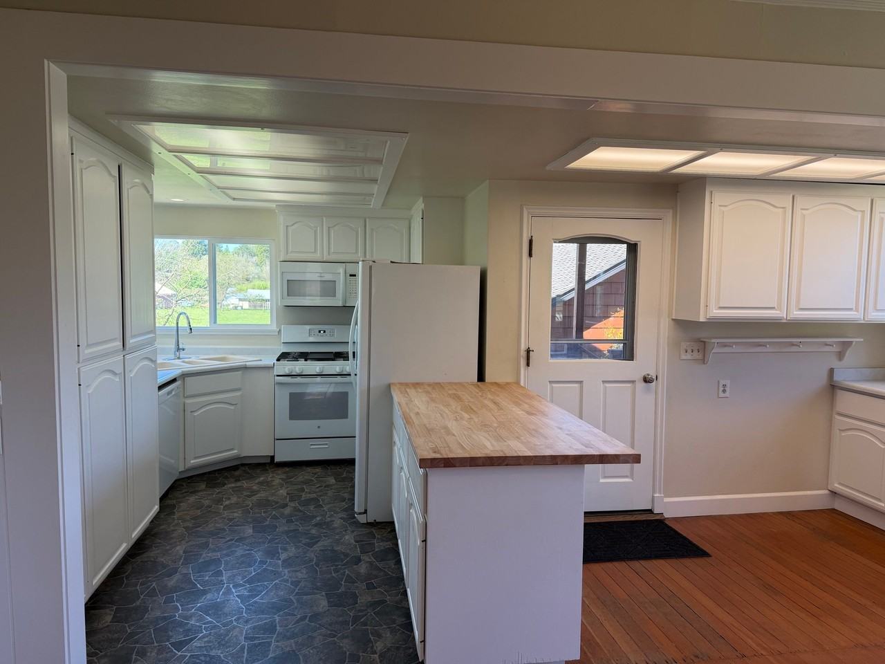 1789 Cooper Rd - Photo 7 of 18