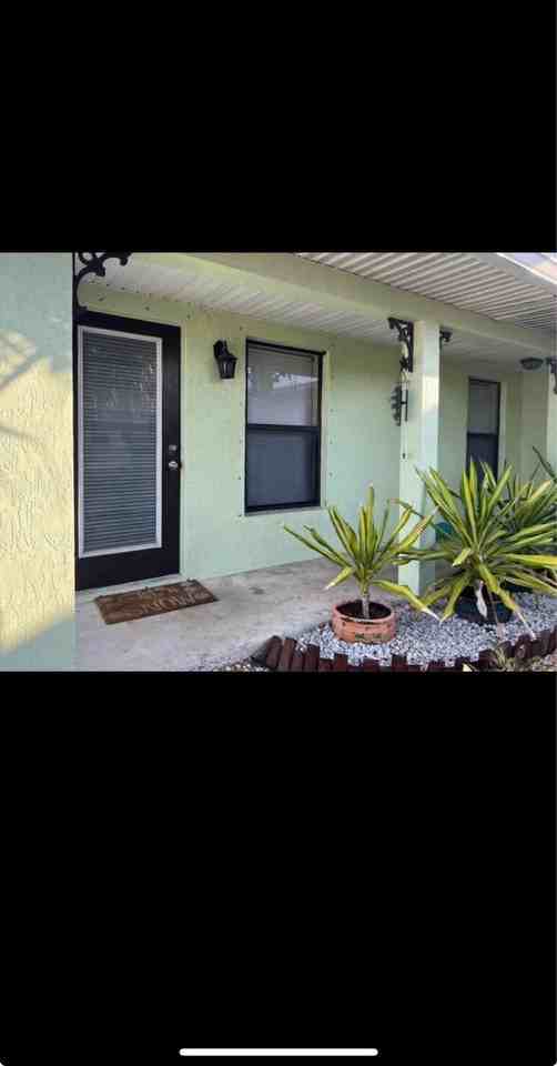 3219 Se Pinto St - Photo 2 of 6