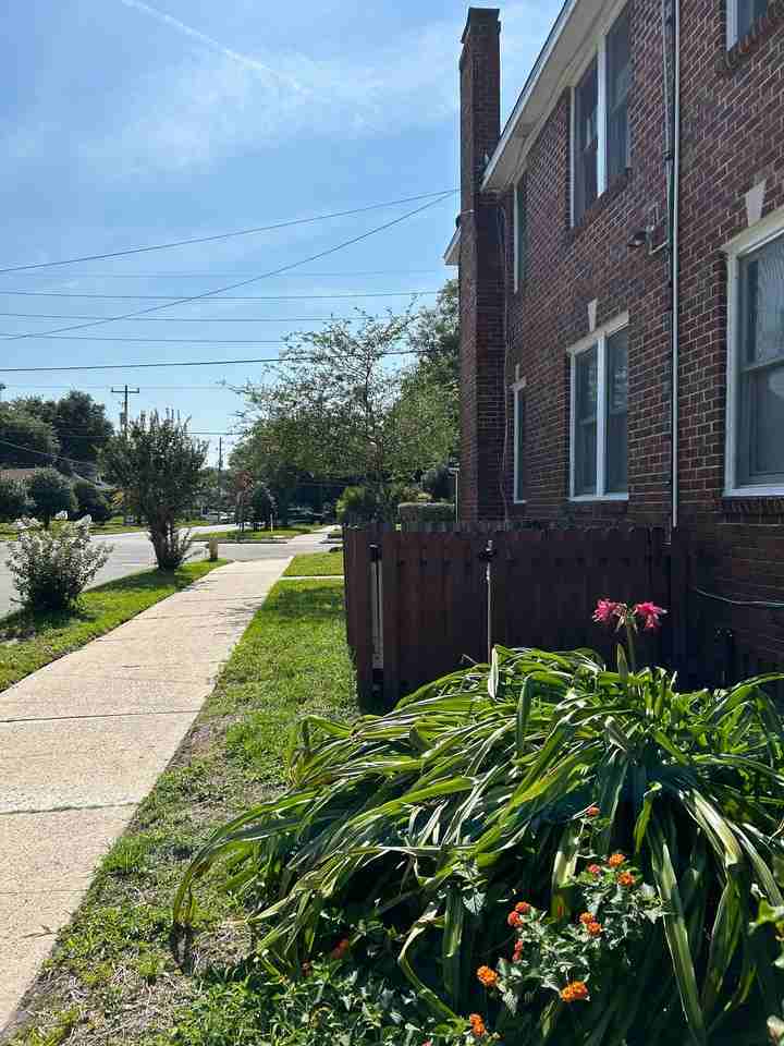 2604 Dellwood Ave - Photo 3 of 10