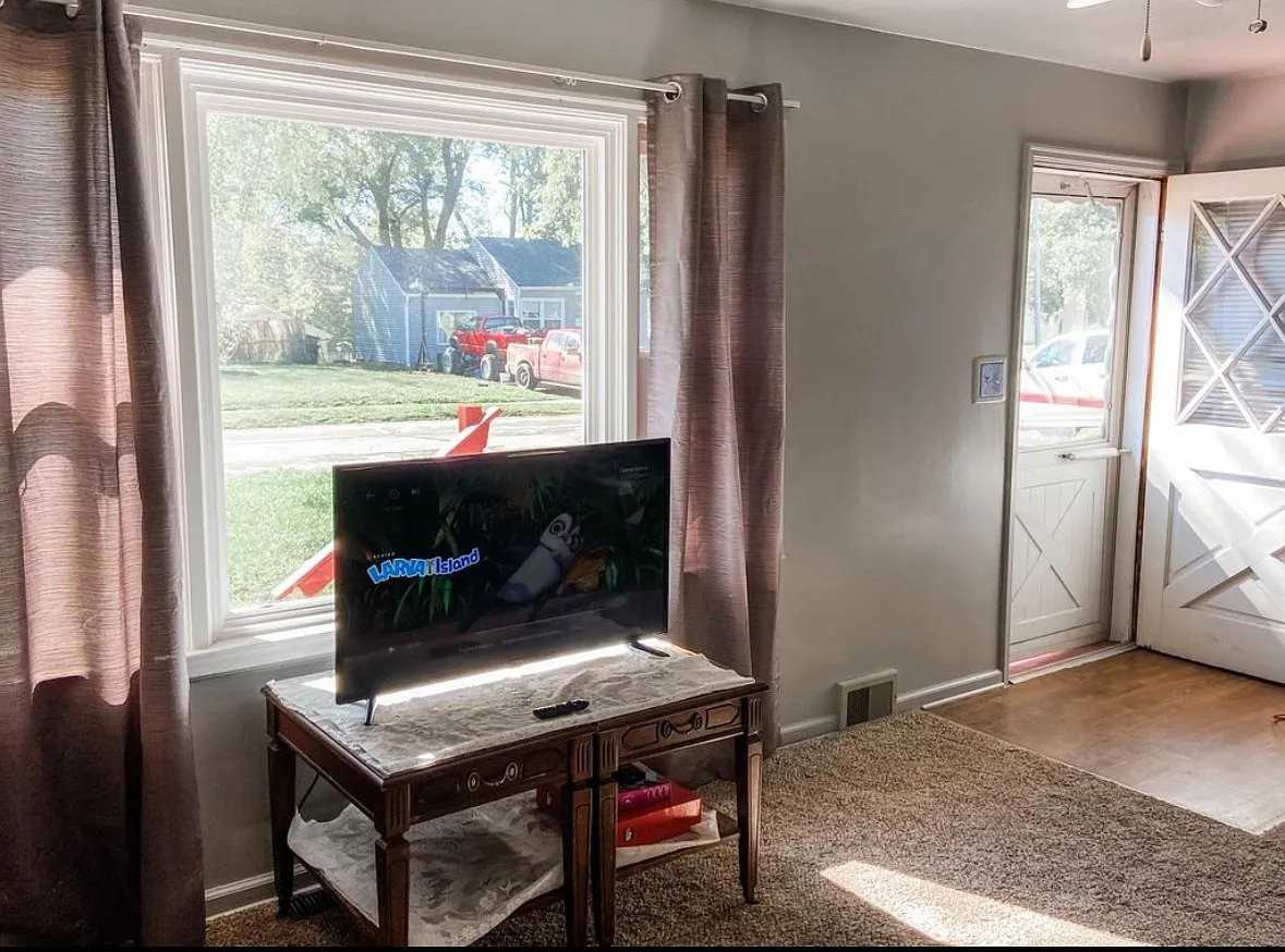 713 Vest Dr - Photo 2 of 10