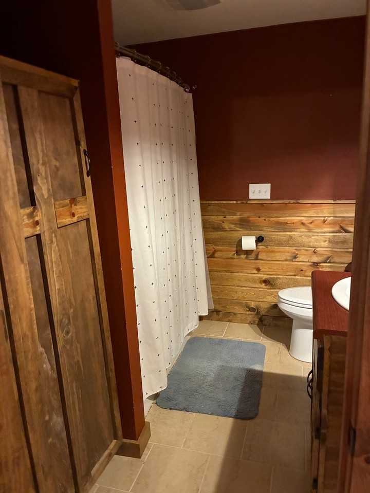 409 N Clark St - Photo 5 of 7