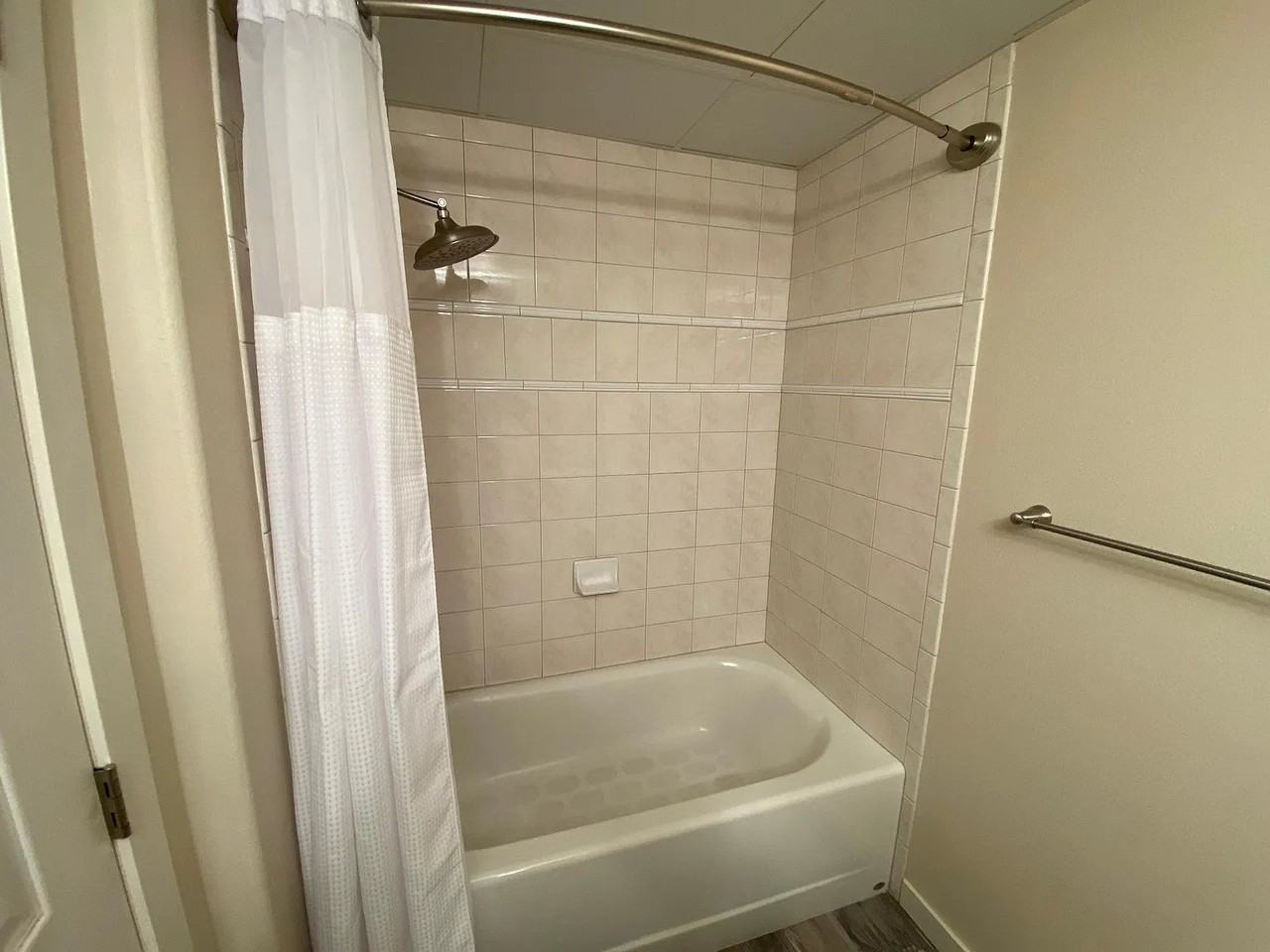 300 Columbia Point Dr #D101 - Photo 5 of 15