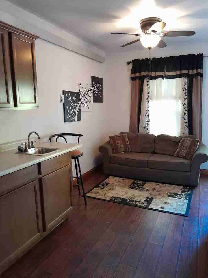 337 S 5th St - Photo 5 of 8