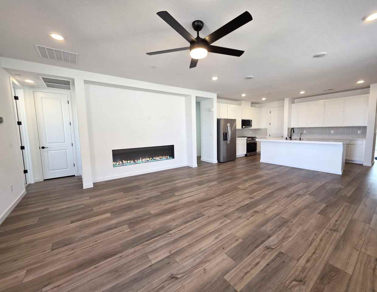 10113 Sequoia Falls Pl - Photo 2 of 20