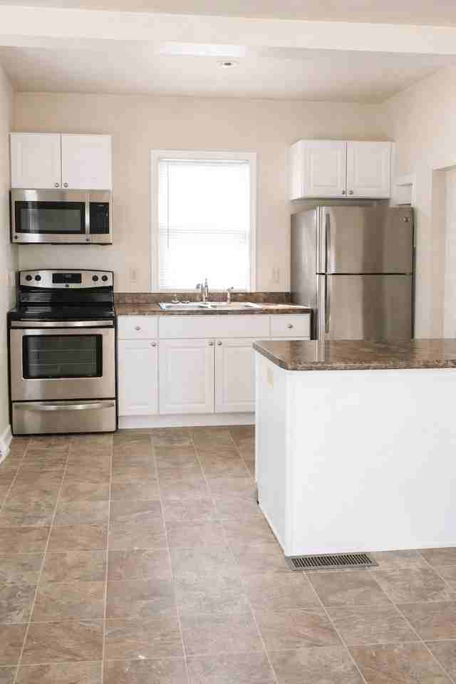 305 S Van Buren St - Photo 4 of 10