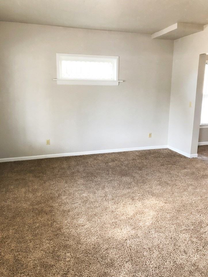 305 S Van Buren St - Photo 6 of 10