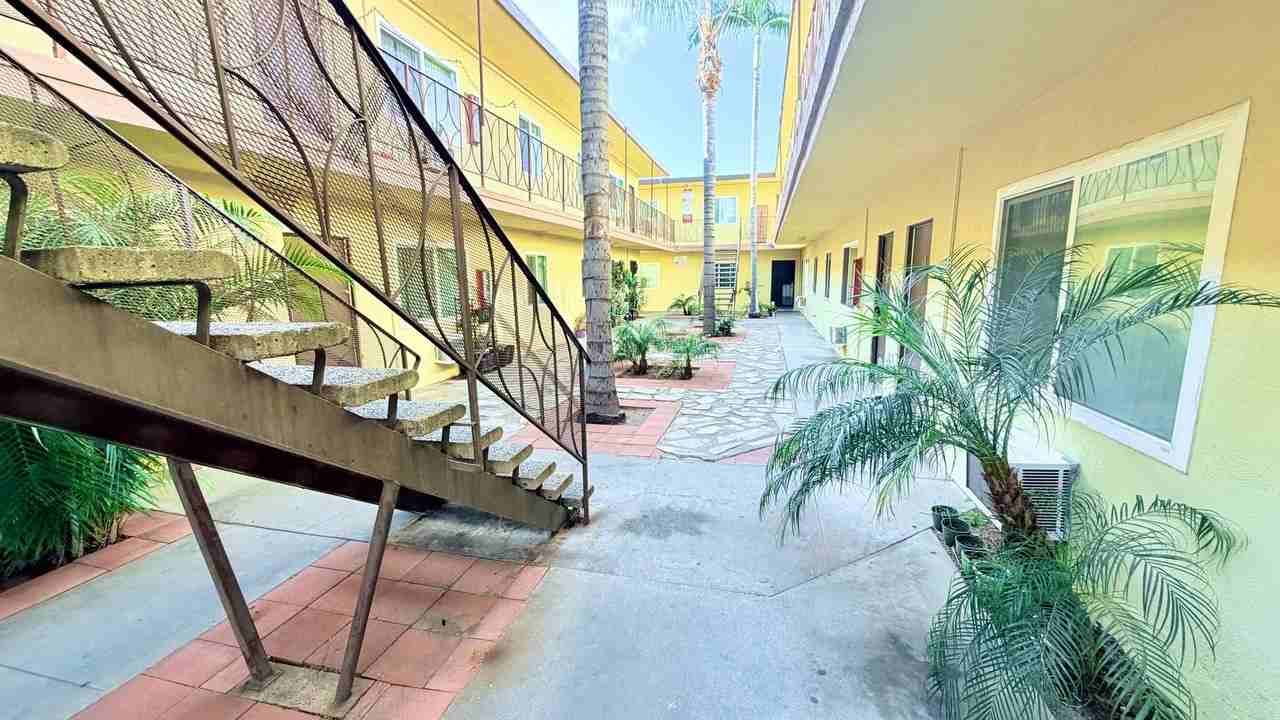 810 W Duarte Rd - Photo 2 of 16