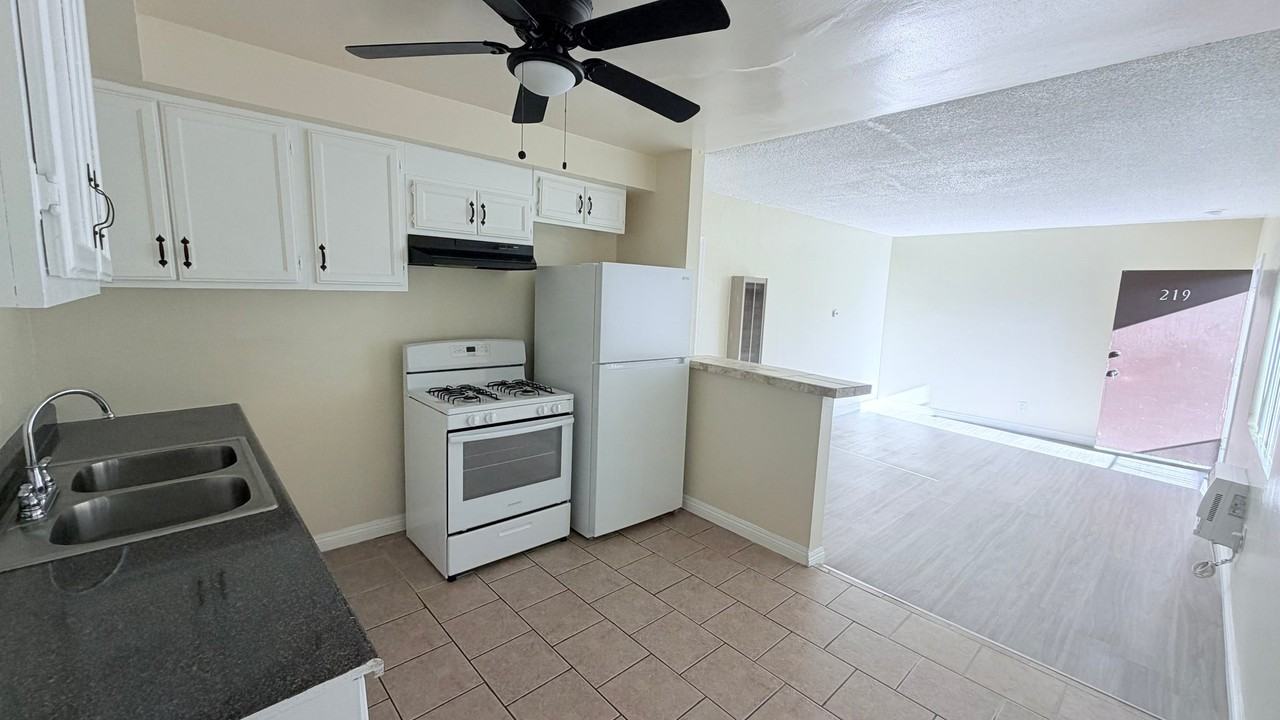 810 W Duarte Rd - Photo 7 of 16