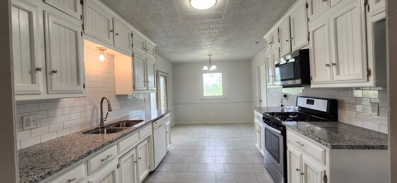 3517 N Glenoaks Dr - Photo 2 of 17