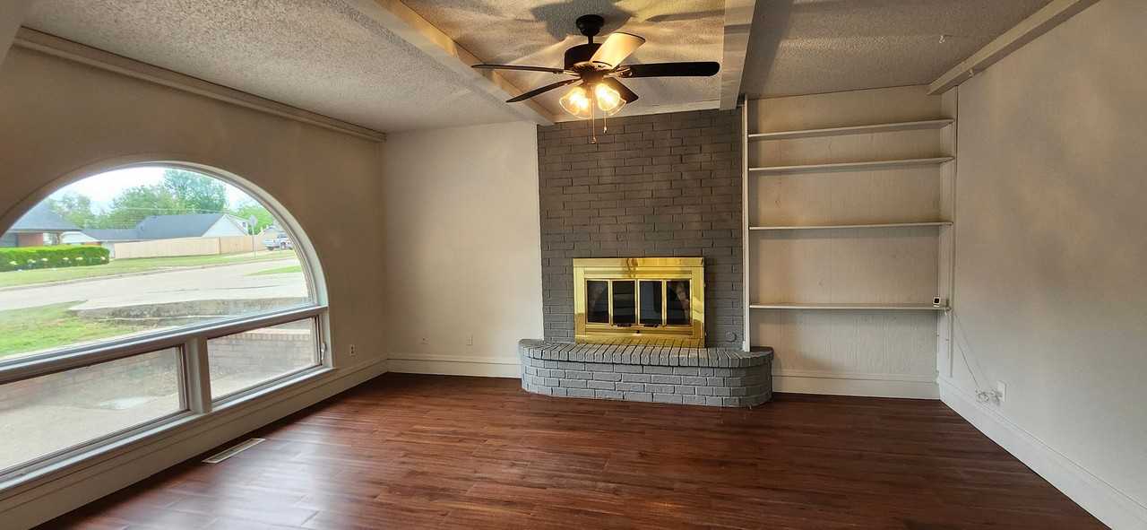 3517 N Glenoaks Dr - Photo 5 of 17