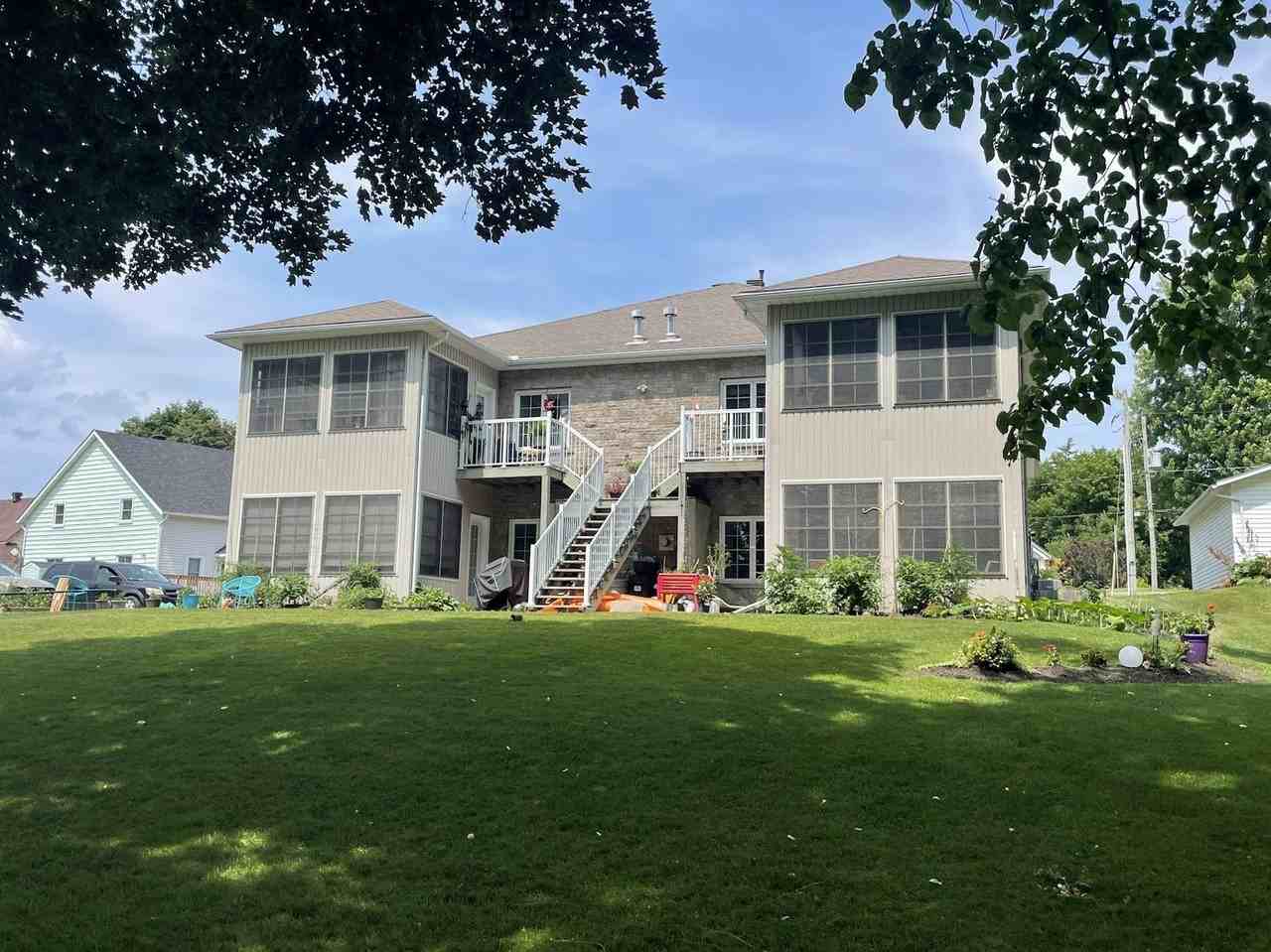 98 Queen St - Photo 2 of 37