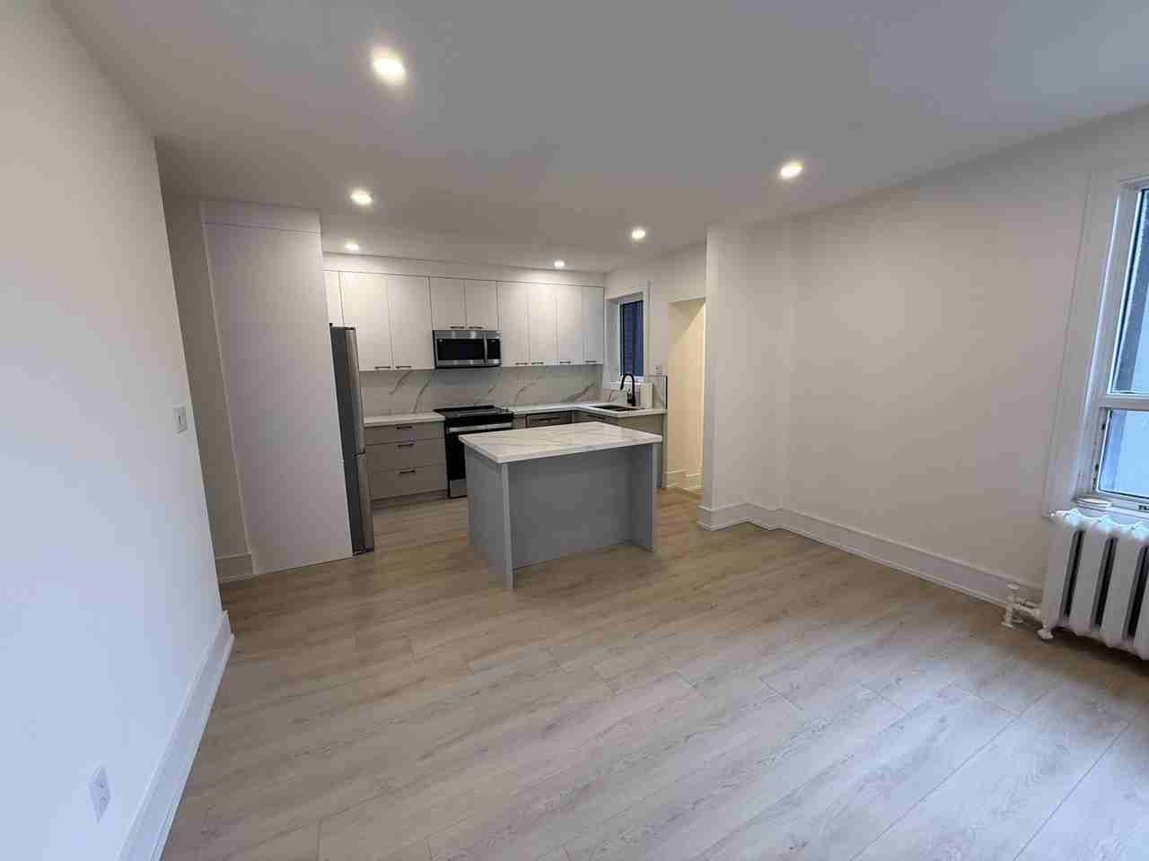 810 Bloor St W - Photo 2 of 12