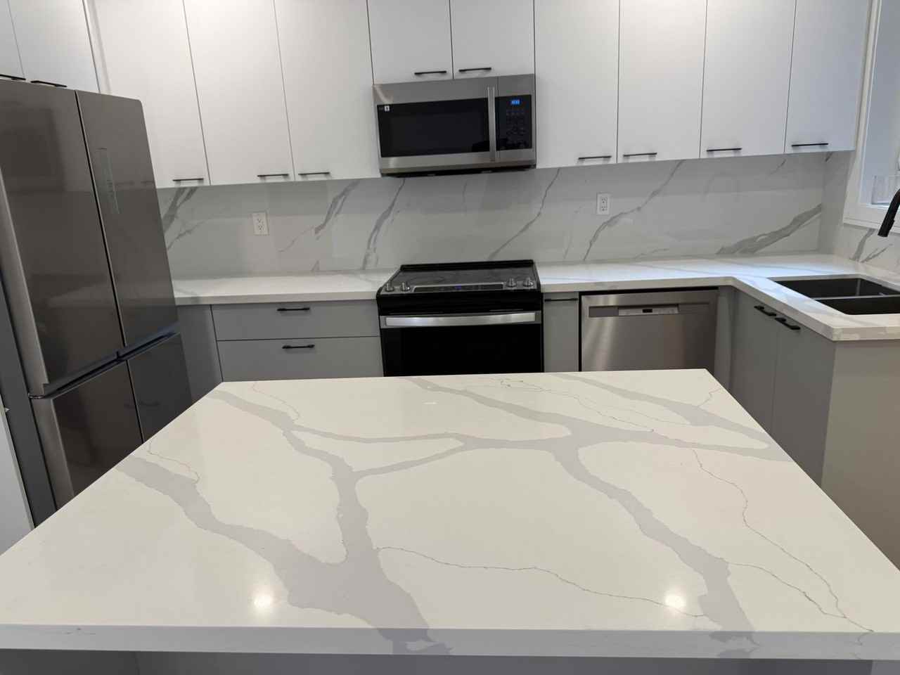 810 Bloor St W - Photo 3 of 12