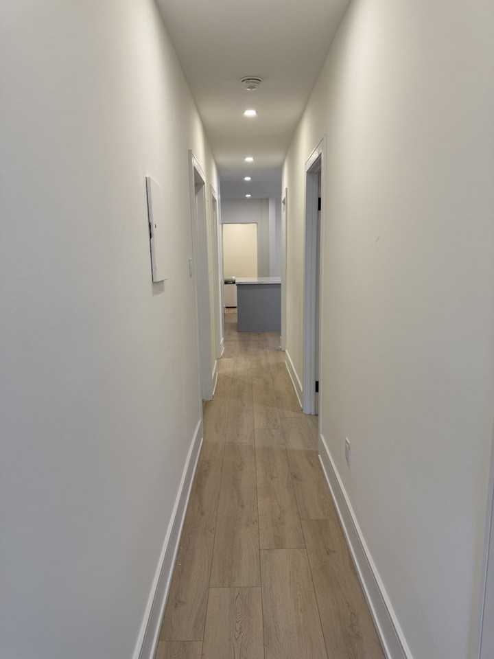 810 Bloor St W - Photo 4 of 12