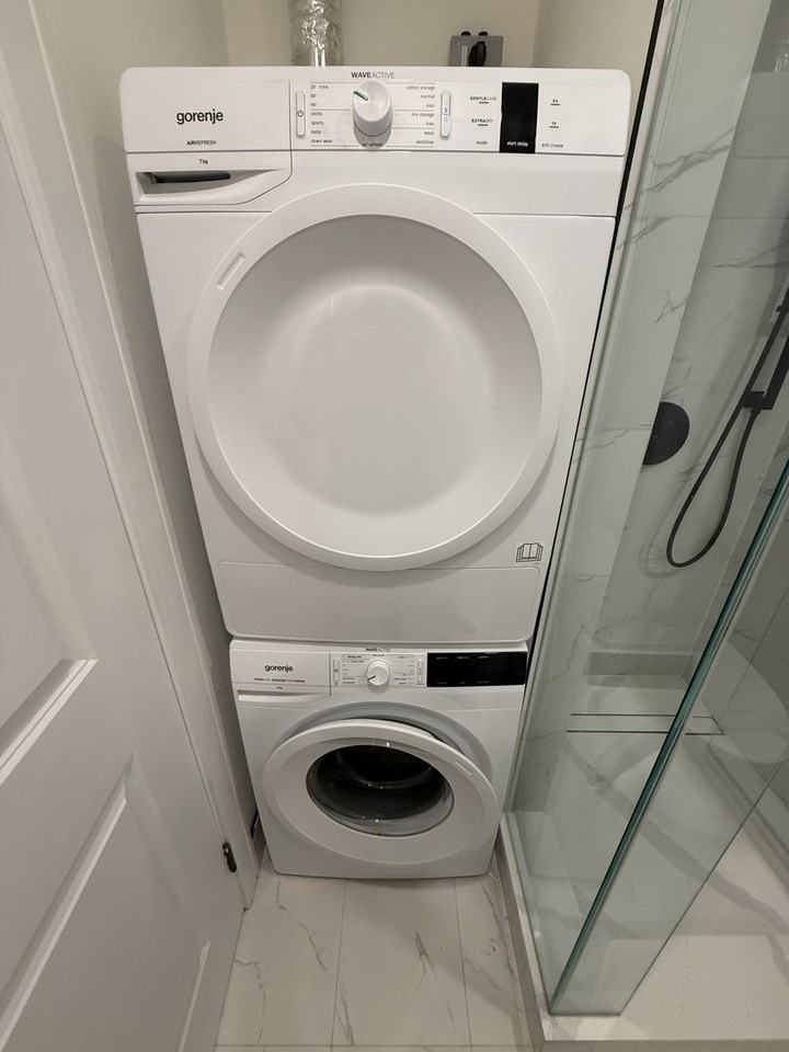 810 Bloor St W - Photo 5 of 12