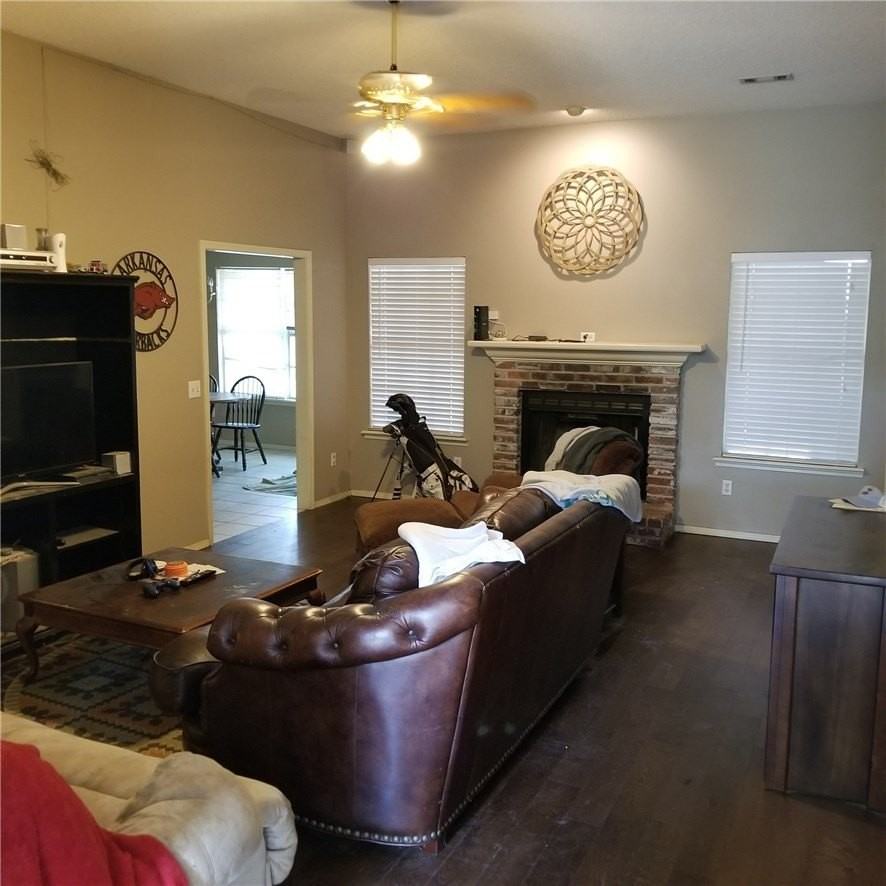 1827 N Pine Crest Ave - Photo 2 of 9