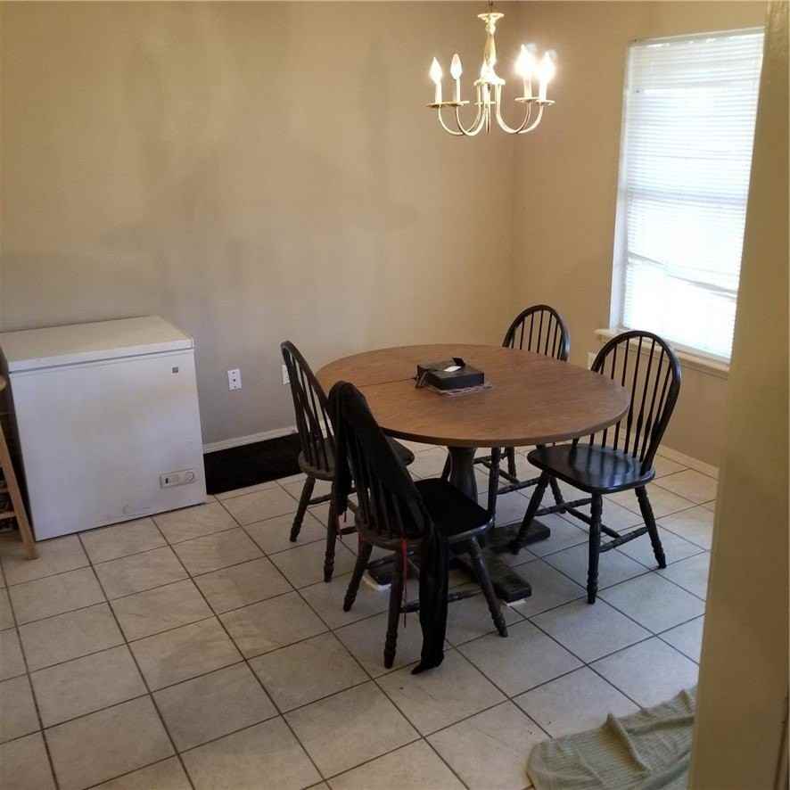 1827 N Pine Crest Ave - Photo 4 of 9