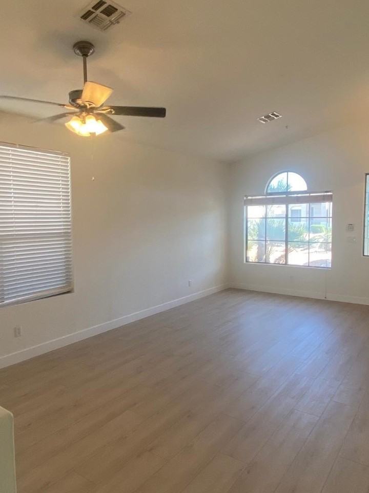 8122 E Theresa Dr - Photo 3 of 16