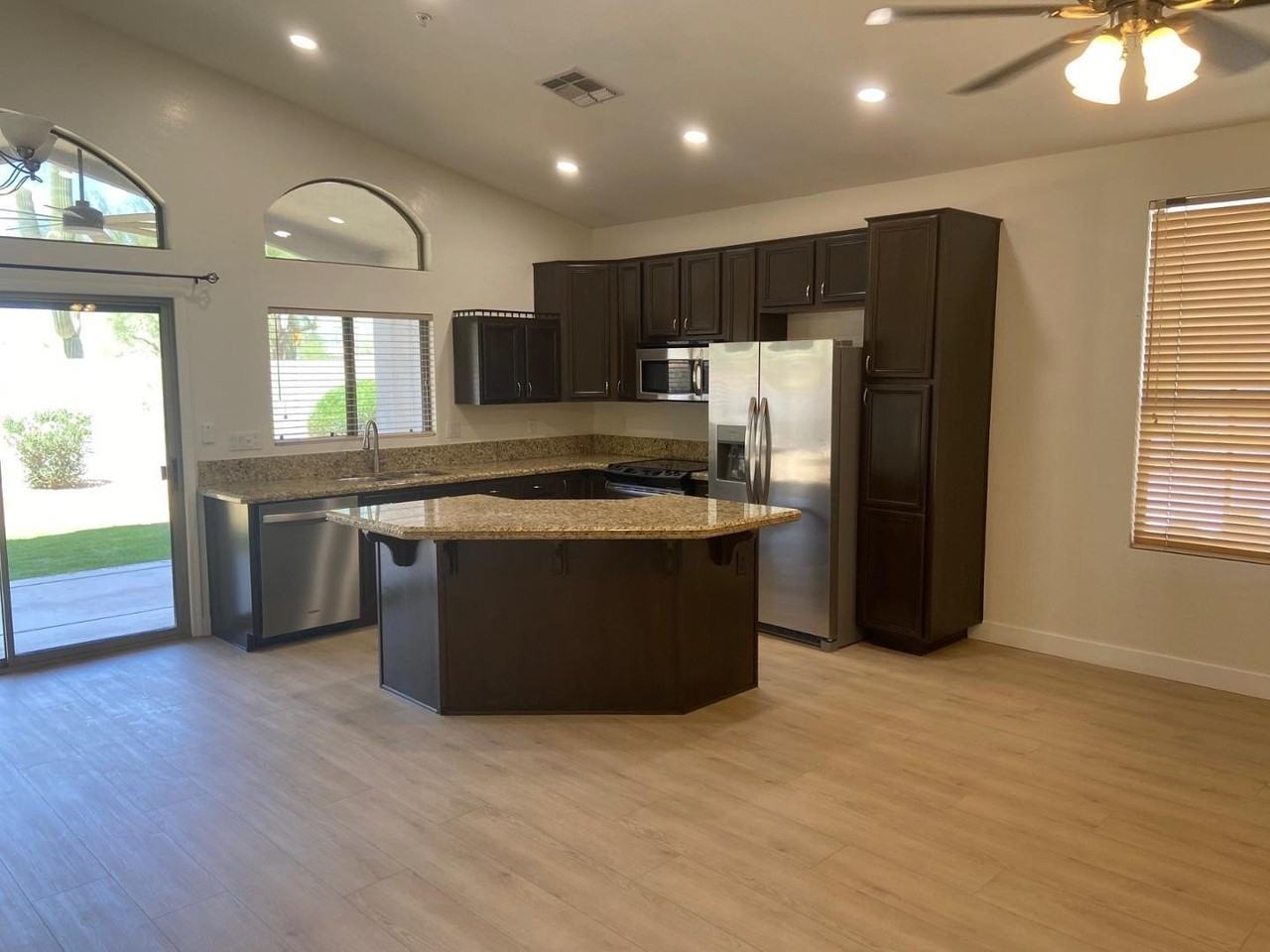 8122 E Theresa Dr - Photo 4 of 16