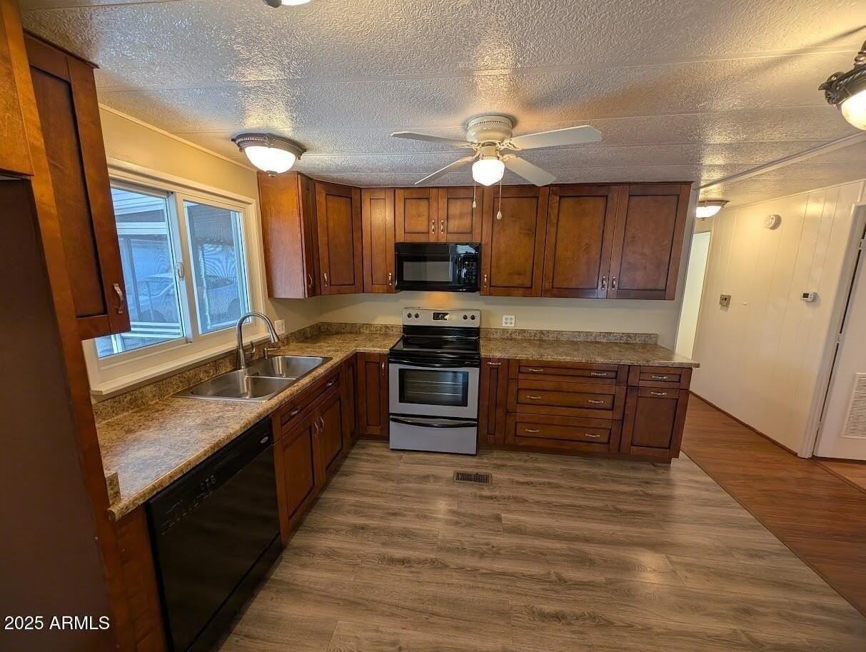 18003 N 2nd St - Photo 3 of 29