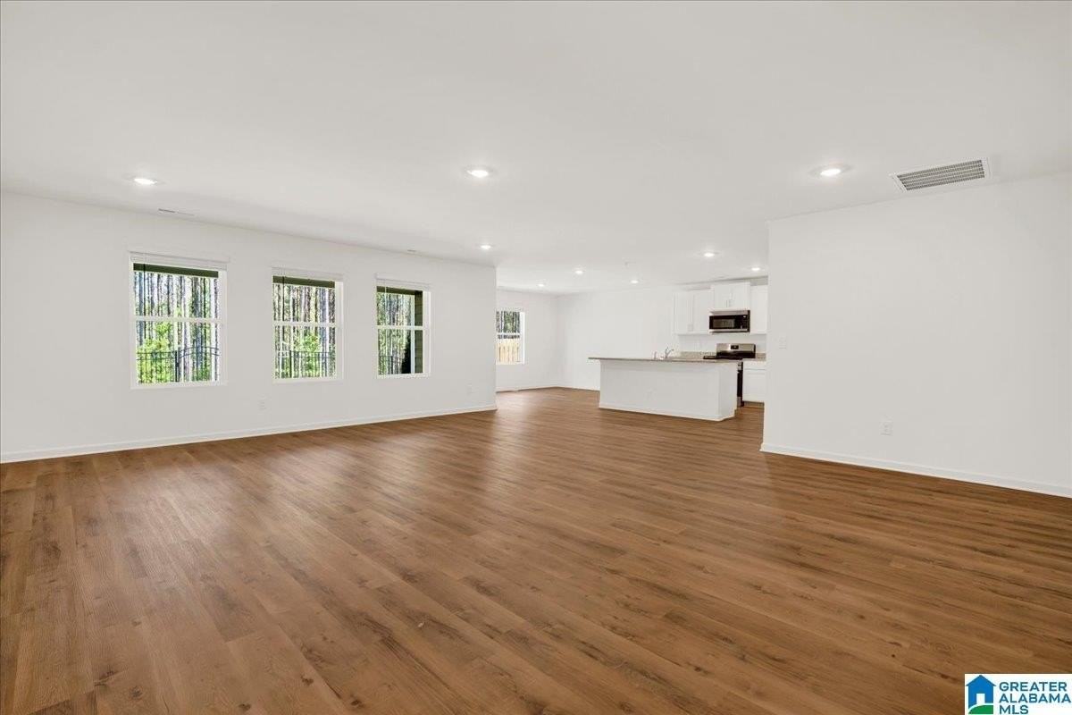 283 Halifax Ln - Photo 4 of 35