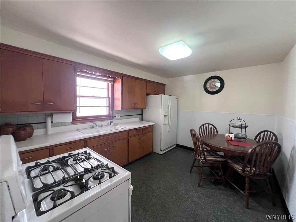 480 W Hazeltine Ave - Photo 2 of 20