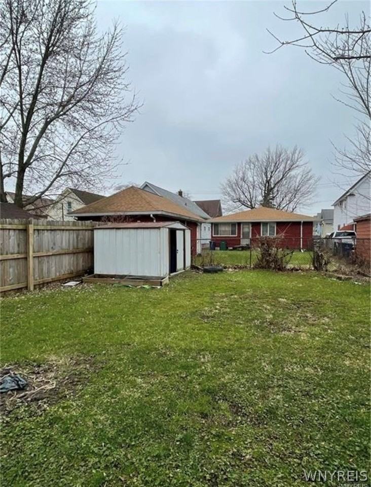 226 Longnecker St - Photo 4 of 18