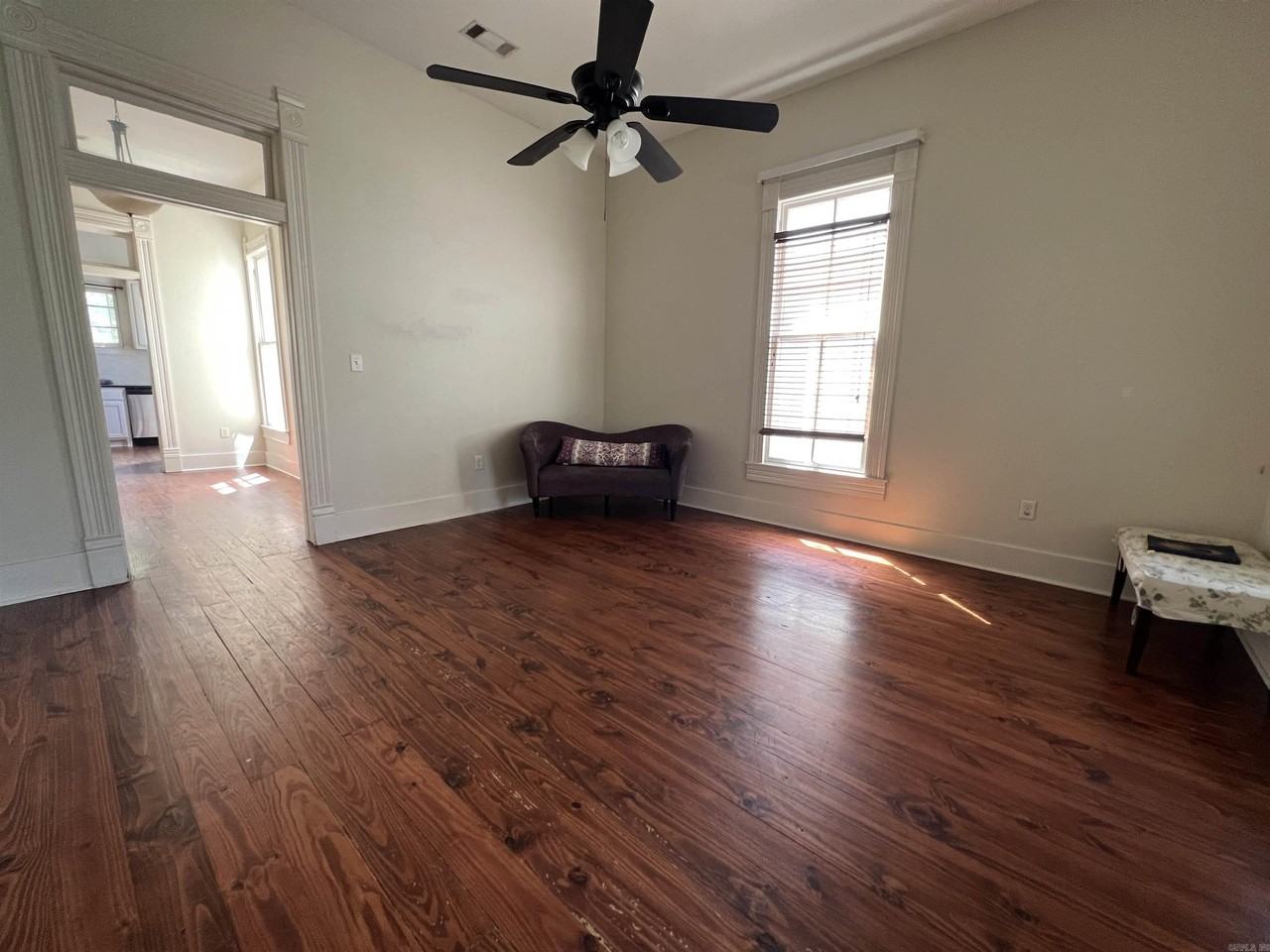 1605 Scott St - Photo 3 of 14