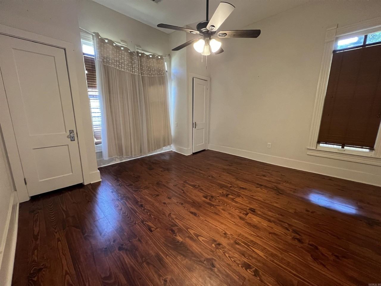 1605 Scott St - Photo 4 of 14