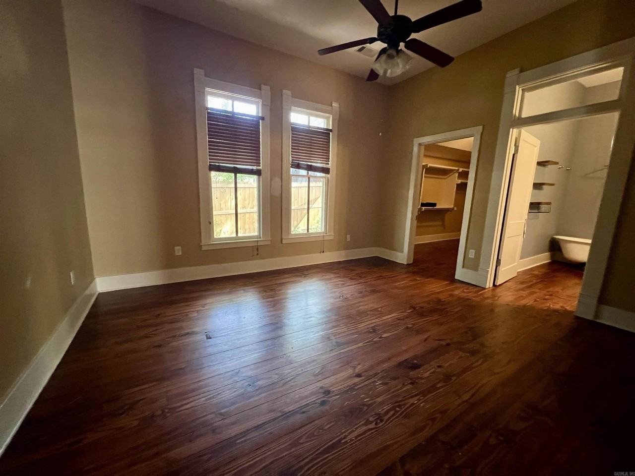 1605 Scott St - Photo 5 of 14