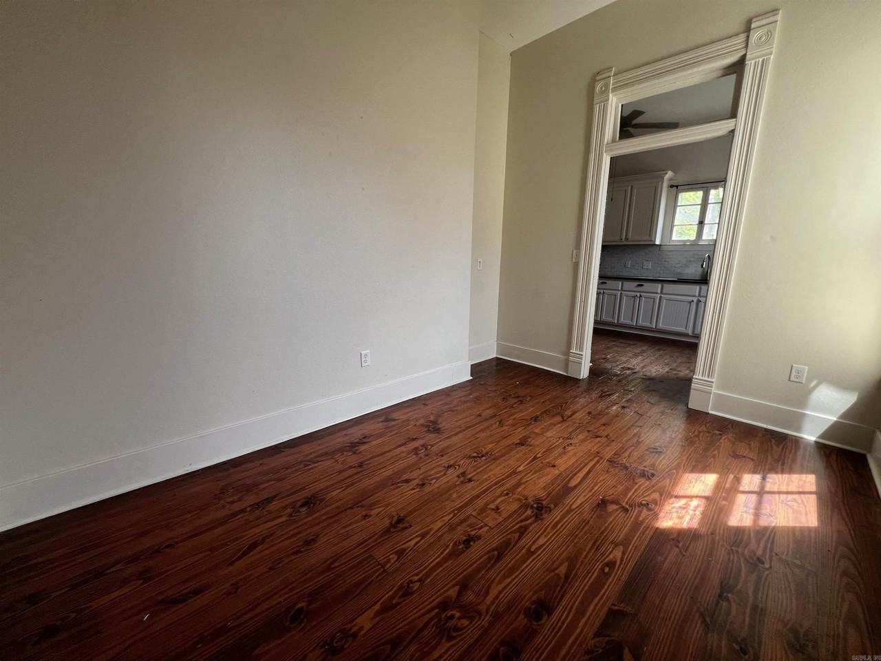 1605 Scott St - Photo 7 of 14