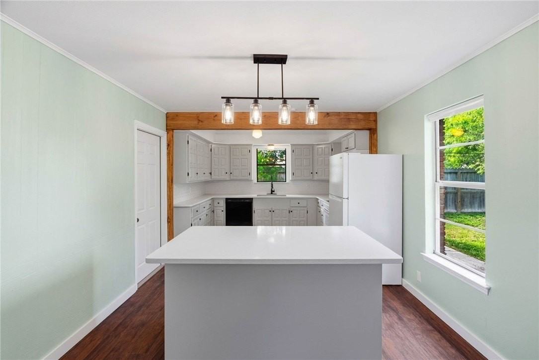 10742 Kingwood Dr - Photo 4 of 18