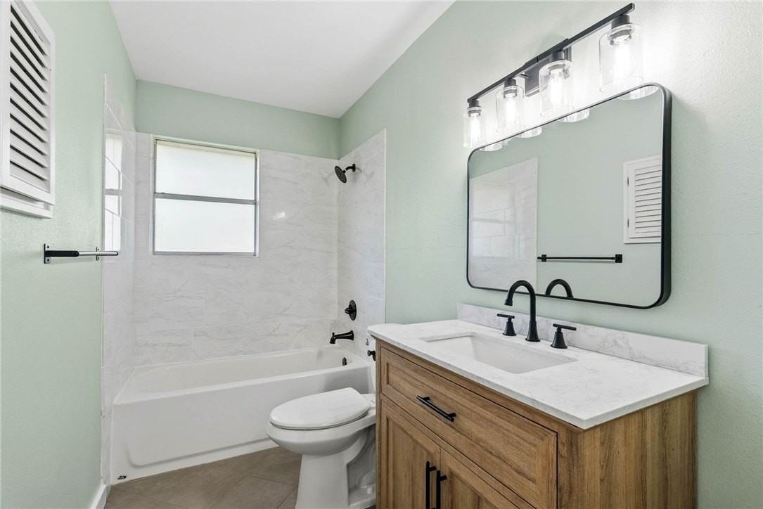 10742 Kingwood Dr - Photo 5 of 18