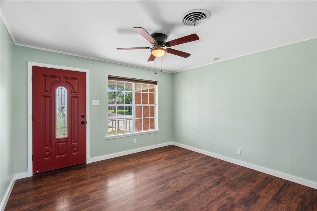 10742 Kingwood Dr - Photo 7 of 18