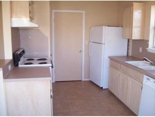 7726 Wolf Dr - Photo 5 of 14