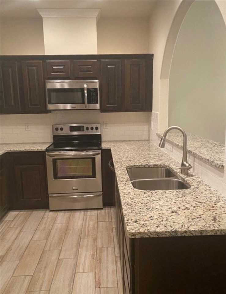 919 Moore Ave - Photo 2 of 8