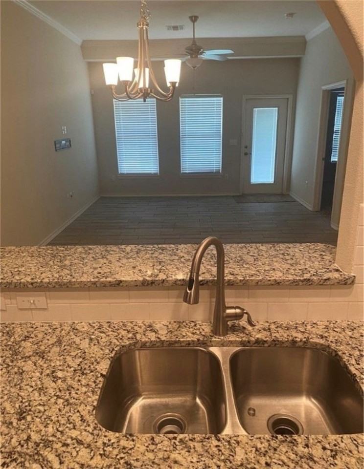 919 Moore Ave - Photo 4 of 8