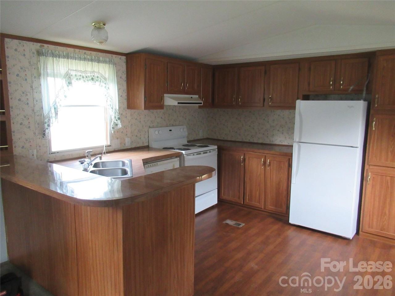 2400 Skyview Ln - Photo 3 of 13