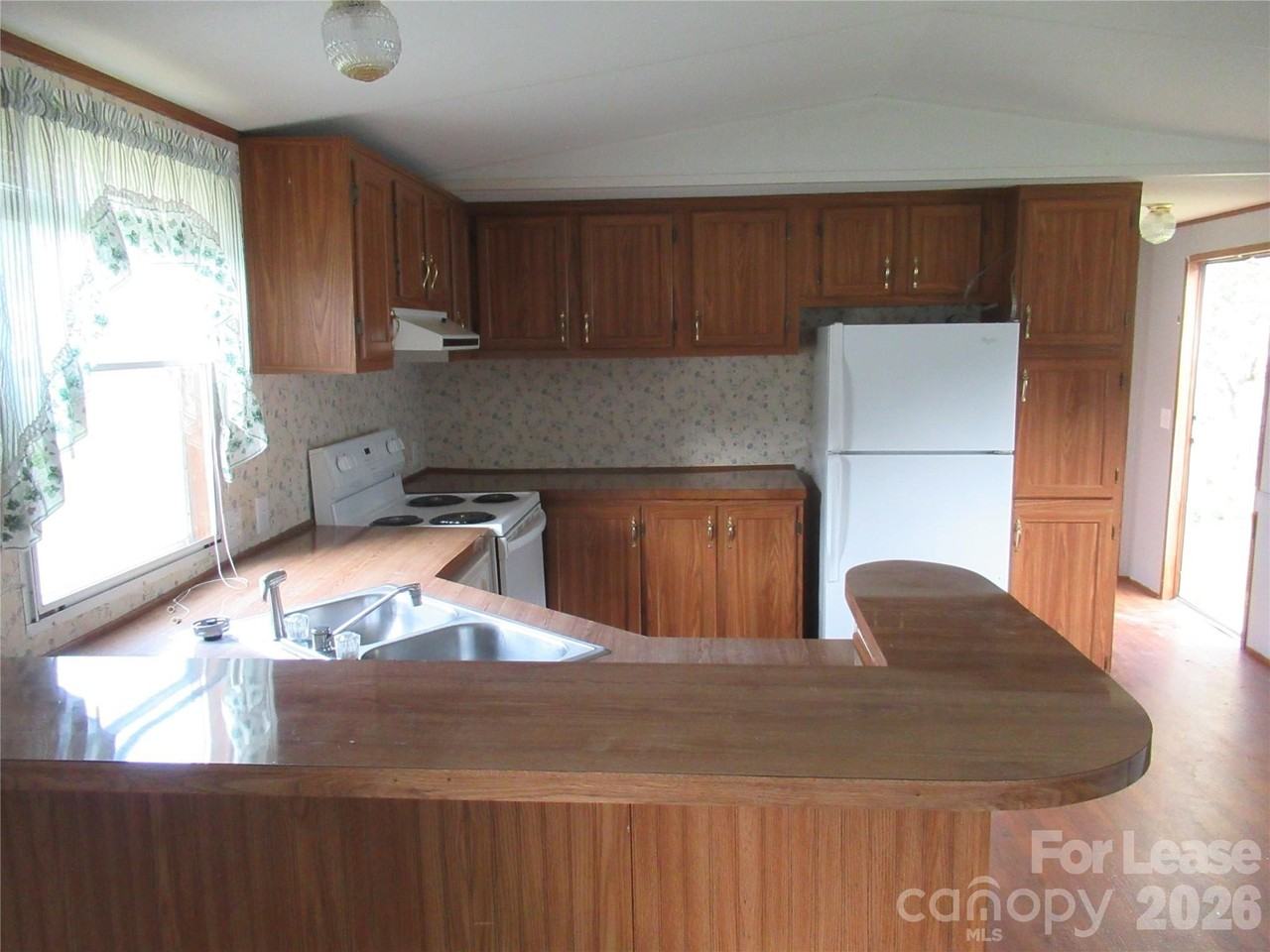 2400 Skyview Ln - Photo 4 of 13