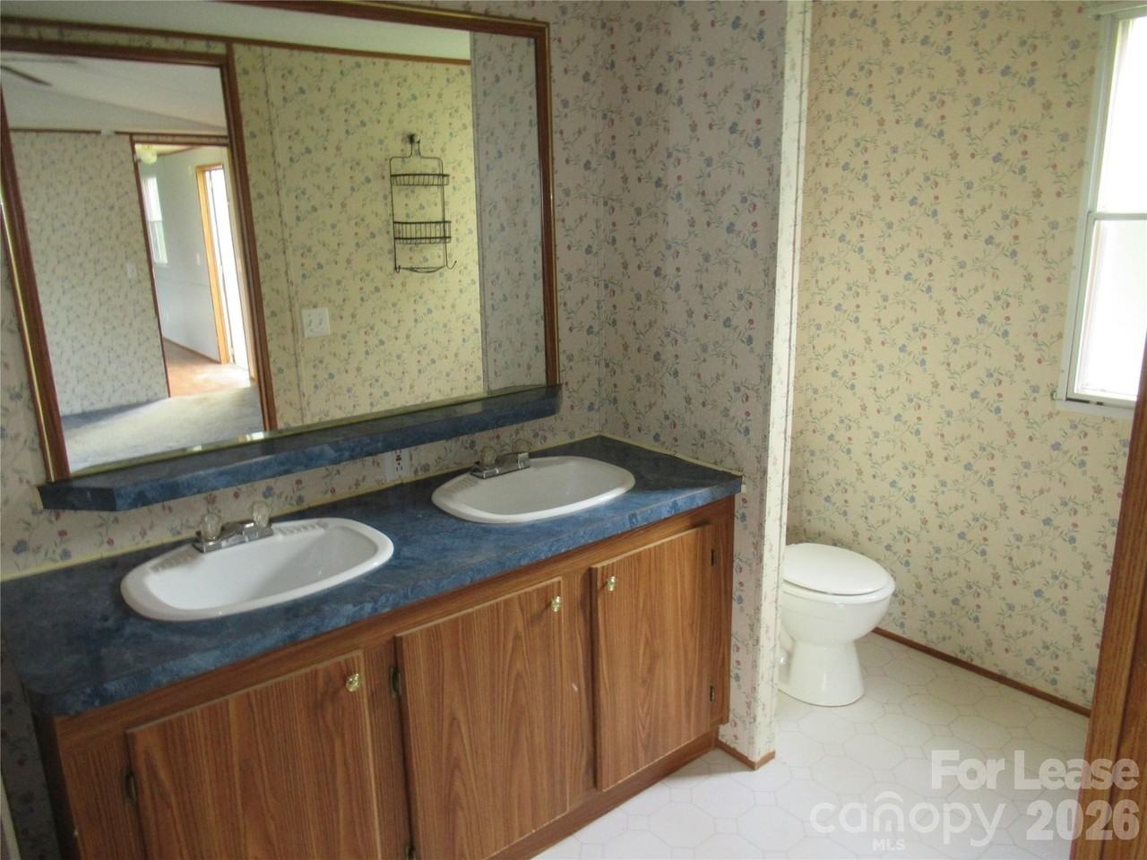 2400 Skyview Ln - Photo 7 of 13