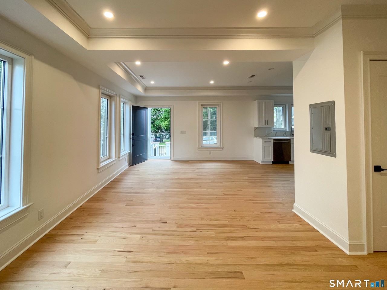 100 Truman St Apt B - Photo 2 of 20