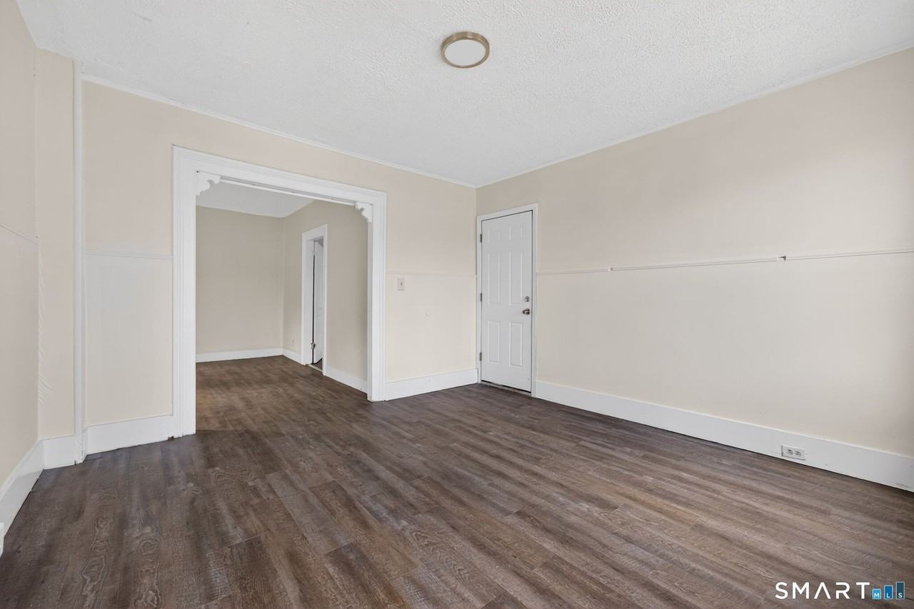 27 Beacon St #3 - Photo 4 of 21