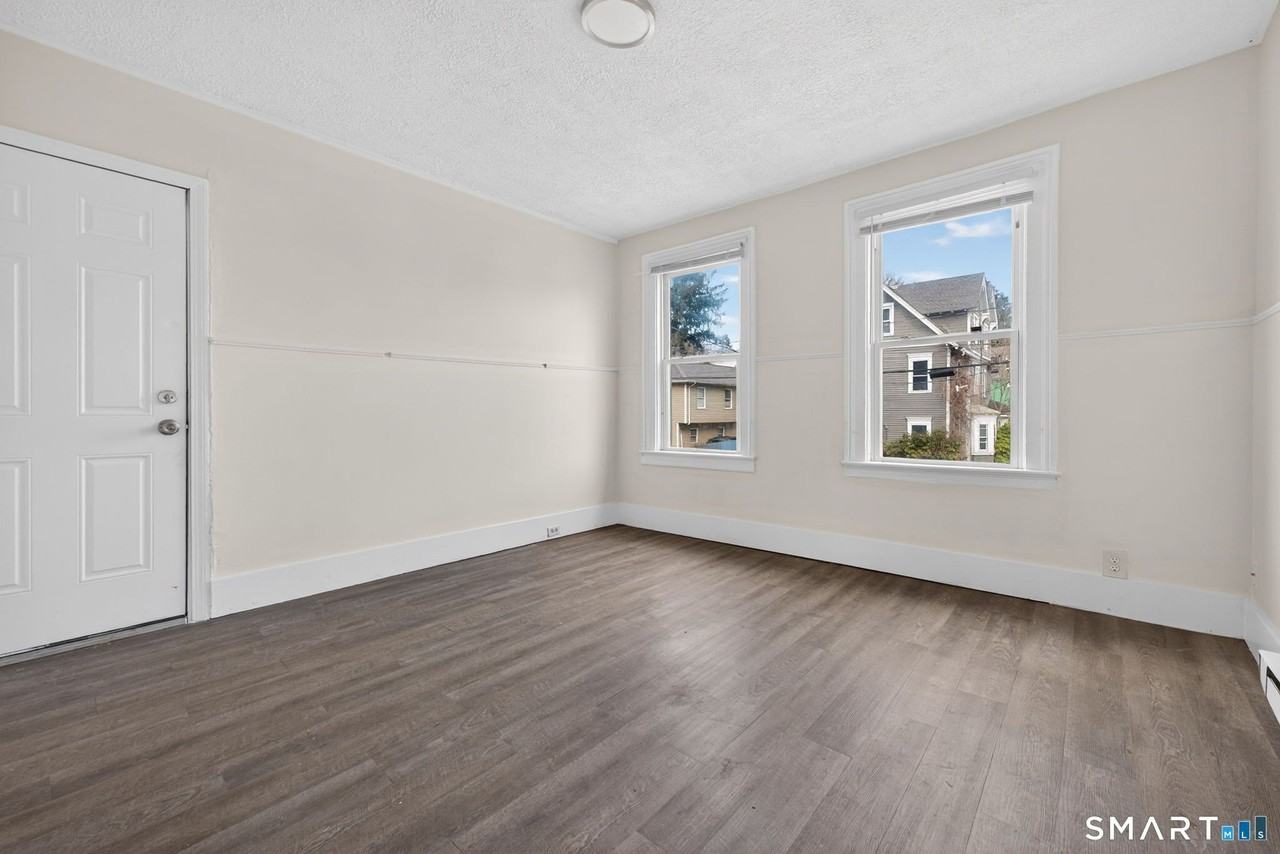 27 Beacon St #3 - Photo 5 of 21