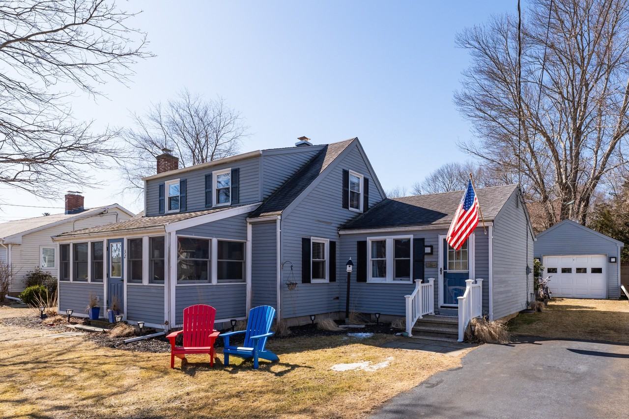 32 Bassett Ln - Photo 2 of 39